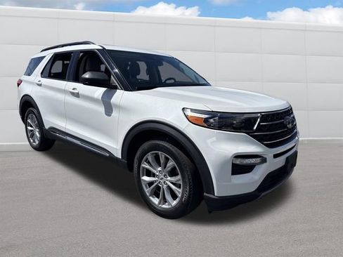 Used 2022 Ford Explorer XLT w/ Equipment Group 202A AWD/4WD image 13