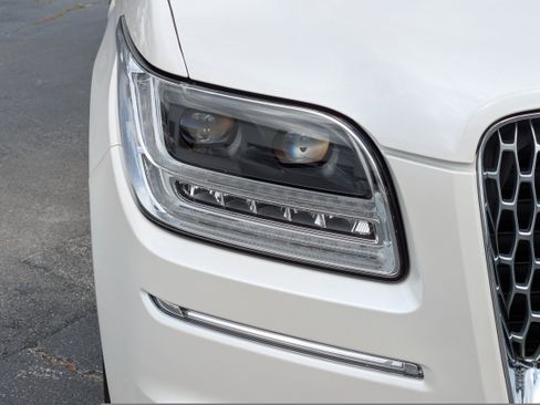 Used 2019 Lincoln Navigator Reserve image 10
