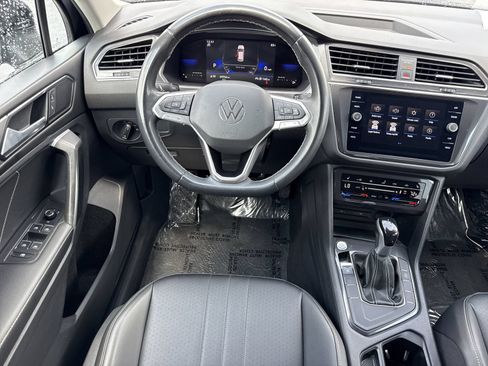 Used 2023 Volkswagen Tiguan SE FWD image 18