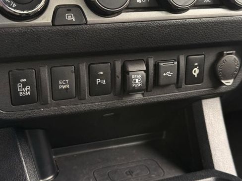 Used 2020 Toyota Tacoma Limited AWD/4WD image 23