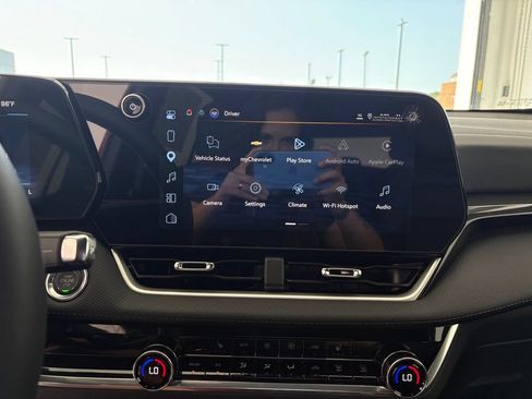 New 2027 Chevrolet Equinox LT w/ Convenience Package II FWD image 8