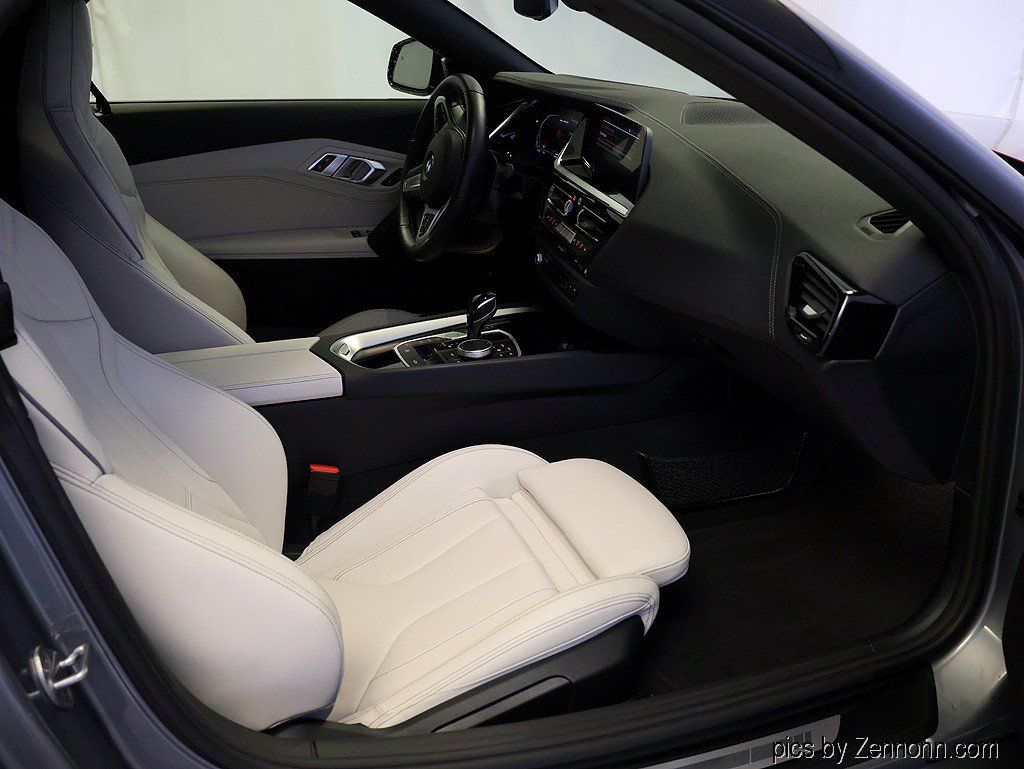 Used 2024 BMW Z4 M40i w/ Premium Package RWD image 30