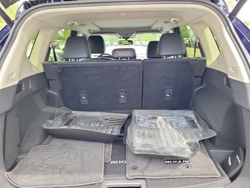 Used 2024 Nissan Rogue Platinum w/ Platinum Premium Package FWD image 9