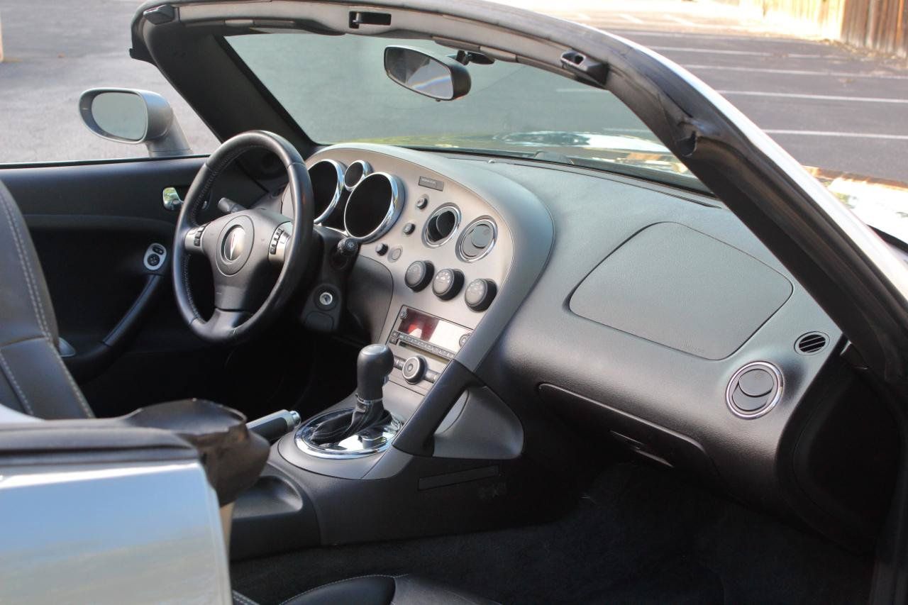 Used 2007 Pontiac Solstice Convertible w/ Premium Package RWD image 40