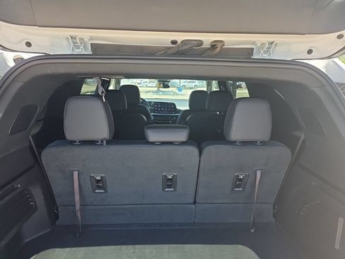 Used 2025 Chevrolet Traverse LT FWD image 23