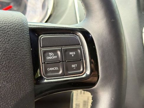 Used 2015 Dodge Grand Caravan SXT FWD image 31