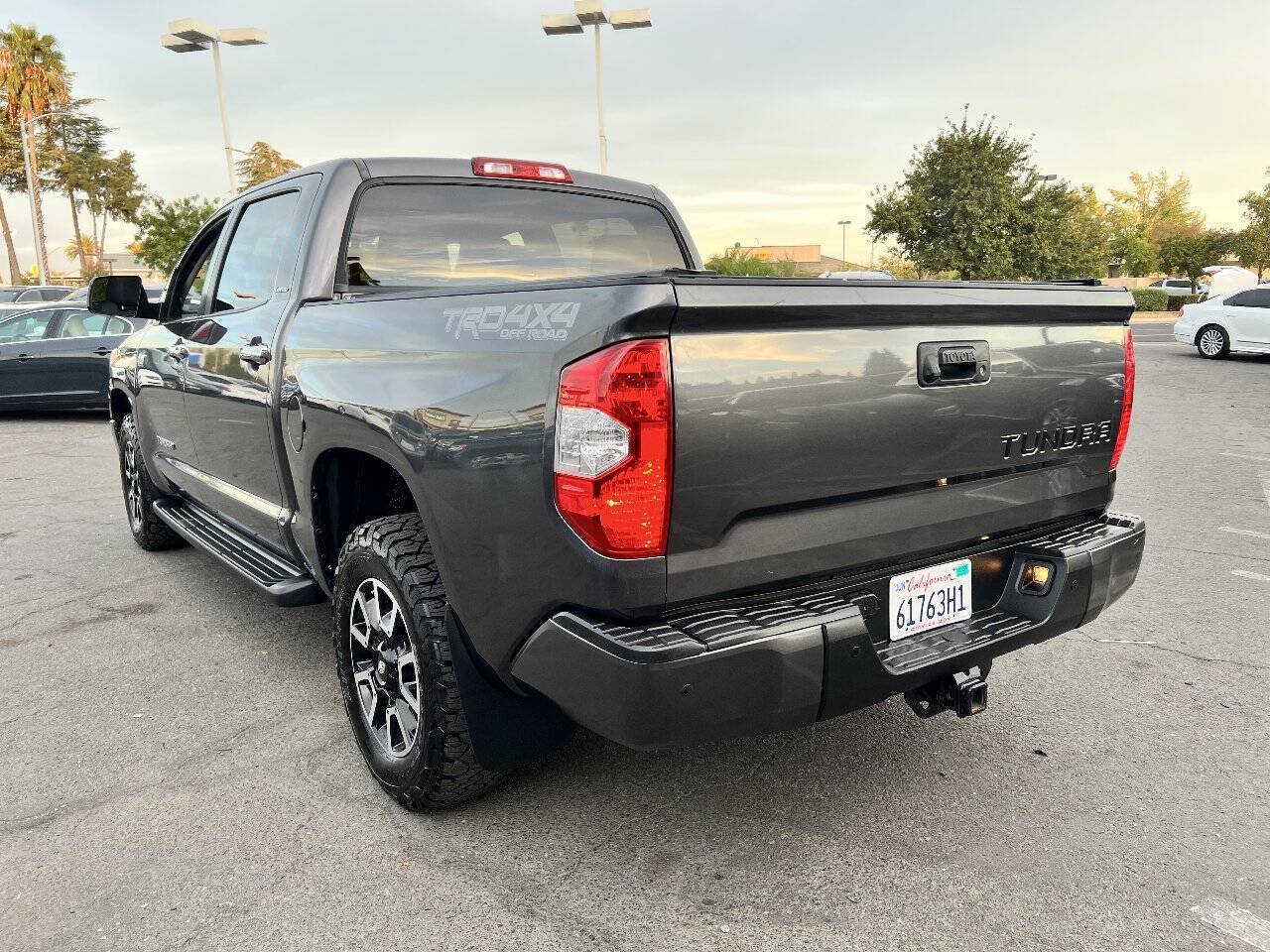 Used 2017 Toyota Tundra Limited w/ Limited Premium Package AWD/4WD image 5