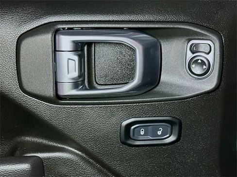 Used 2024 Jeep Wrangler Unlimited image 15