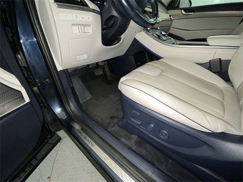 Used 2021 Hyundai Palisade Limited image 12