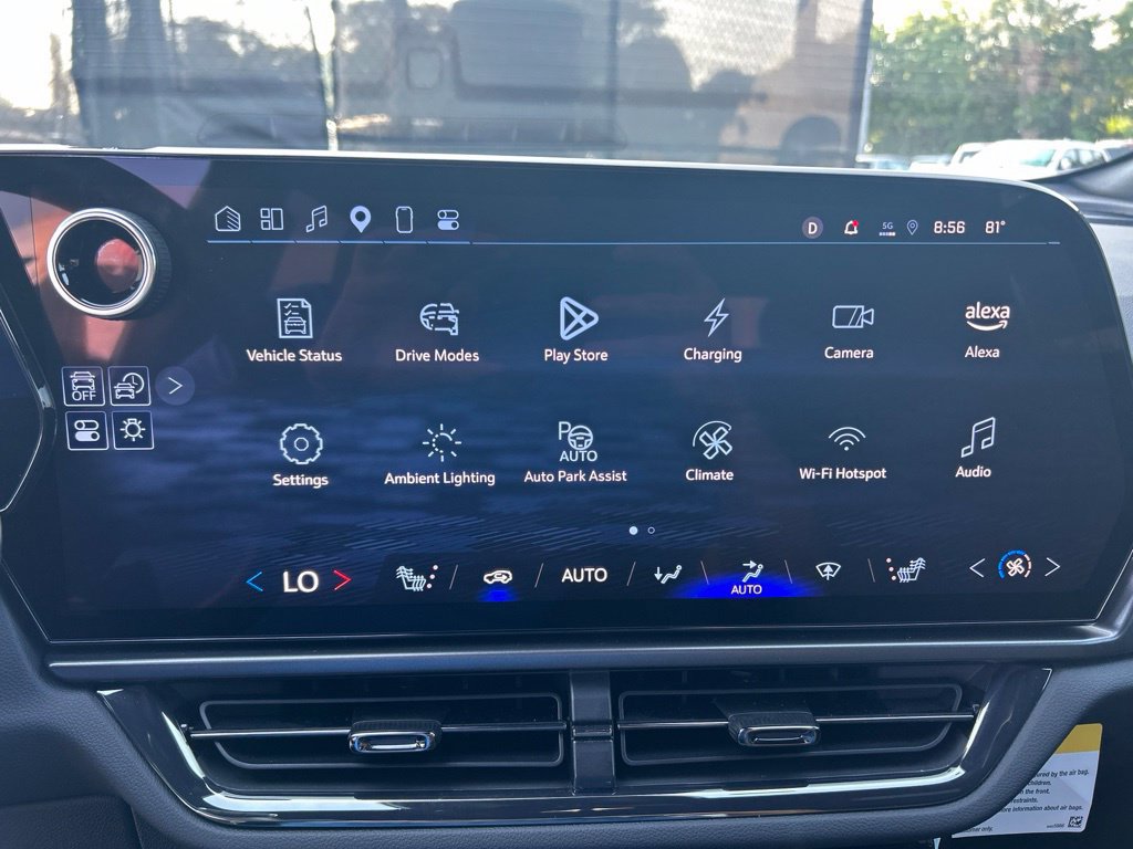 Used 2024 Chevrolet Equinox EV RS FWD image 39