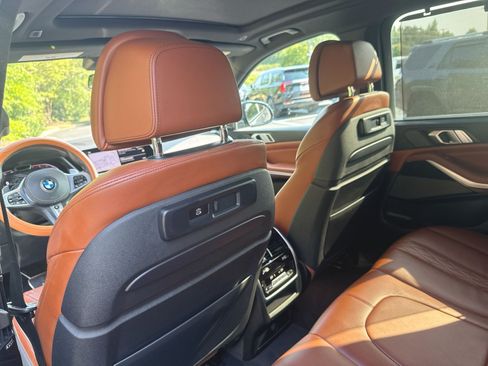 Used 2019 BMW X5 xDrive50i w/ M Sport Package AWD/4WD image 5