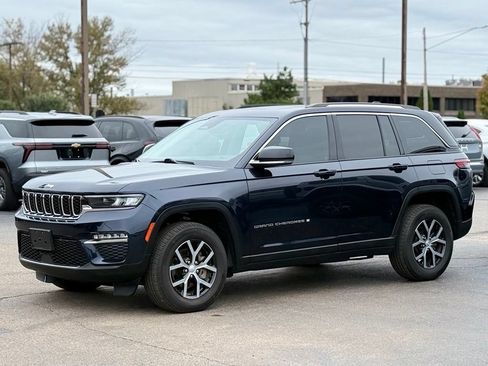 Used 2023 Jeep Grand Cherokee Limited AWD/4WD image 44