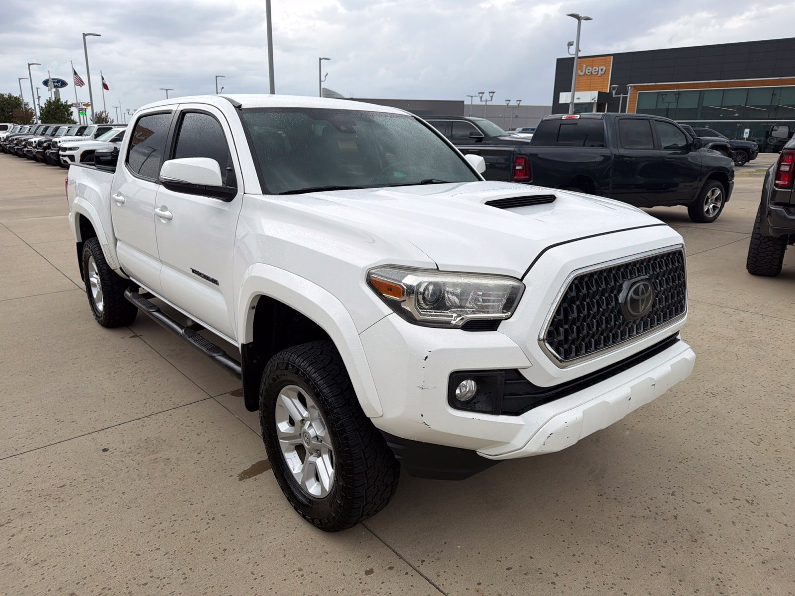 Used 2018 Toyota Tacoma TRD Sport w/ Technology Package AWD/4WD image 7