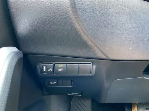Used 2025 Toyota Corolla Cross XLE w/ Convenience Package FWD image 35