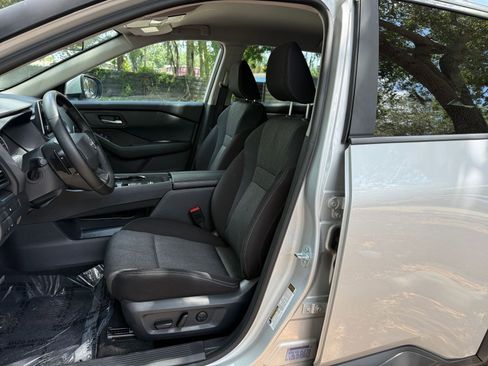 Used 2025 Nissan Rogue SV FWD image 33