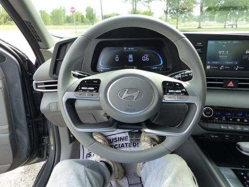 Used 2026 Hyundai Elantra Sport FWD image 23