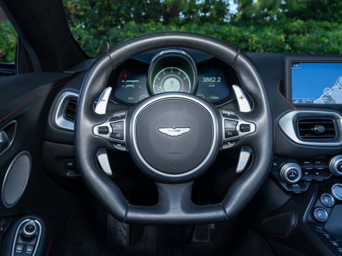 Used 2023 Aston Martin V8 Vantage Roadster image 22