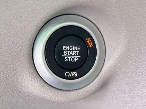 Used 2024 Chrysler Pacifica Touring-L FWD image 25