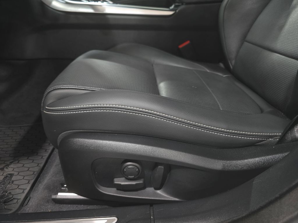 Used 2023 Jaguar XF R-Dynamic SE AWD/4WD image 26