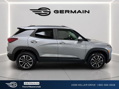 Used 2025 Chevrolet TrailBlazer LT AWD/4WD image 9