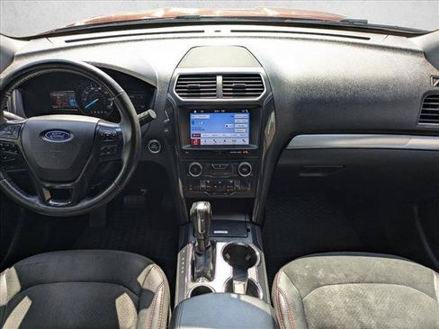 Used 2018 Ford Explorer XLT w/ Equipment Group 202A FWD image 18