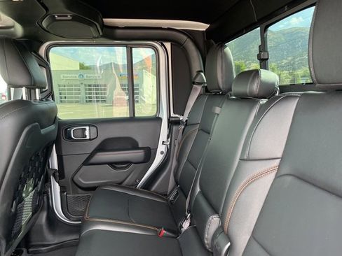 Used 2023 Jeep Gladiator Mojave w/ Cold Weather Group image 16