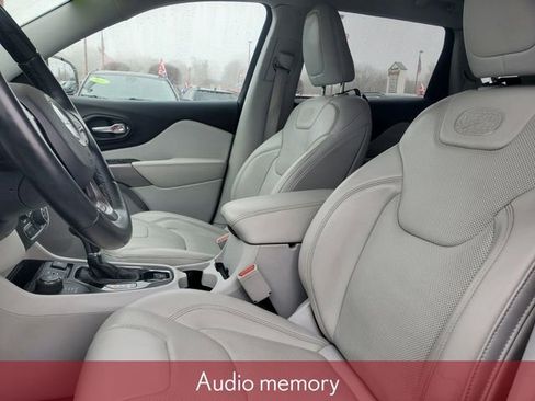 Used 2019 Jeep Cherokee Overland w/ Technology Group image 13