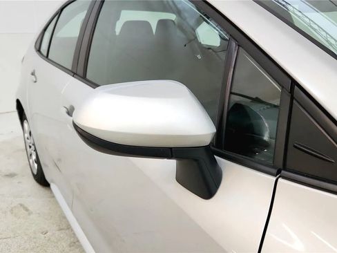 Used 2022 Toyota Corolla LE FWD image 18