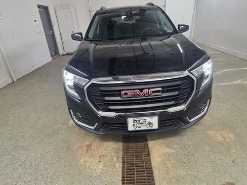 Used 2023 GMC Terrain SLE w/ Driver Convenience Package AWD/4WD image 2