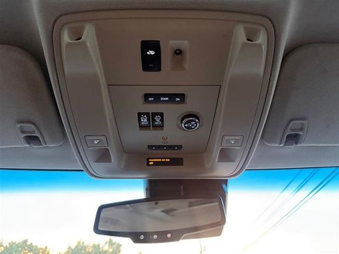 Used 2015 Chevrolet Tahoe LTZ AWD/4WD image 36