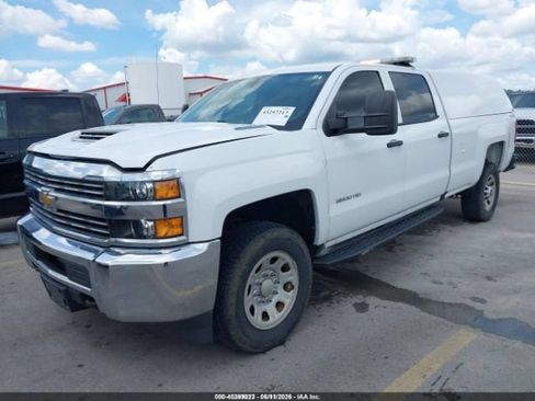 Used 2017 Chevrolet Silverado 3500 W/T AWD/4WD image 2