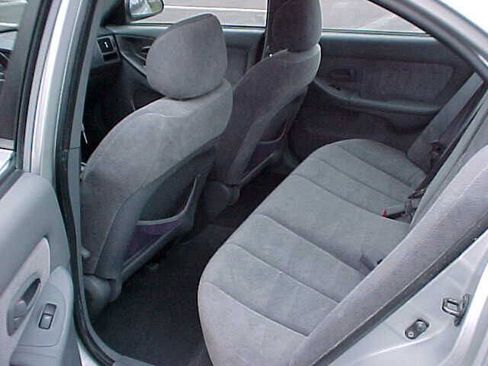 Used 2005 Hyundai Elantra GLS FWD image 3
