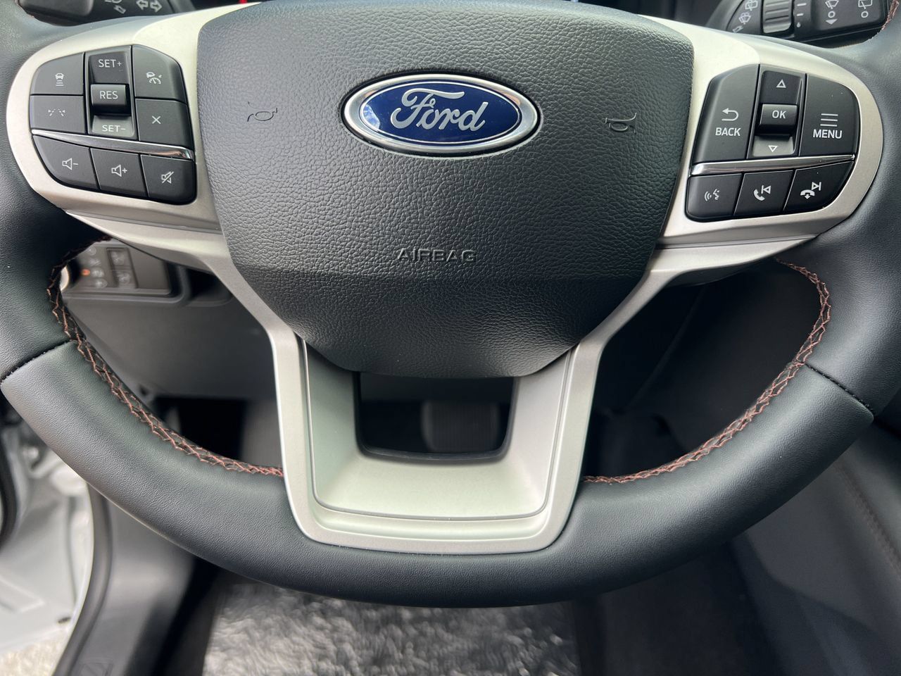 New 2026 Ford Explorer Active RWD image 9