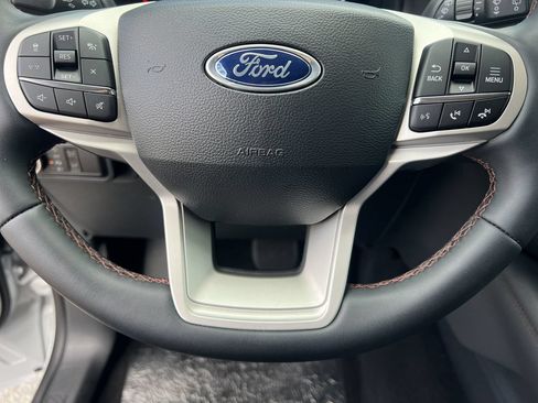 New 2026 Ford Explorer Active RWD image 9