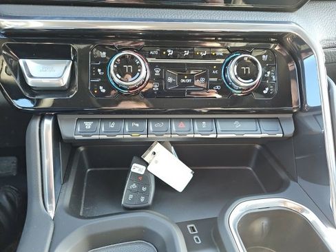 Used 2024 GMC Sierra 2500 Denali w/ Technology Package image 22