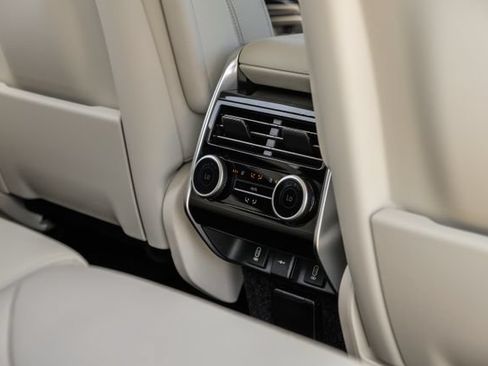 New 2026 Land Rover Range Rover Long Wheelbase SE AWD/4WD image 46