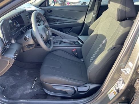Used 2025 Hyundai Elantra Sport image 13