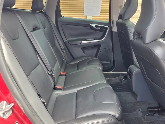 Used 2016 Volvo XC60 T5 Premier w/ Proximity Package FWD image 16