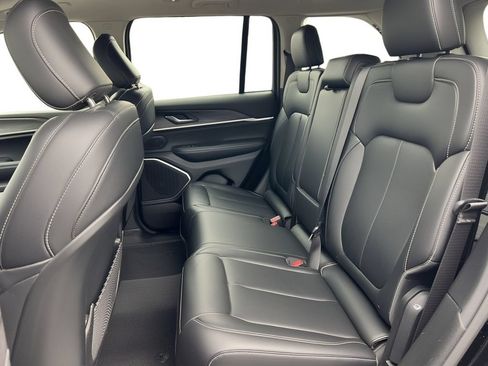 Used 2022 Jeep Grand Cherokee Limited AWD/4WD image 7