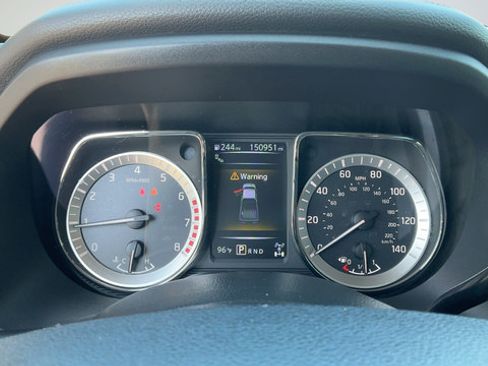Used 2018 Nissan Titan SL AWD/4WD image 14