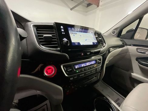 Certified 2019 Honda Pilot Touring image 18