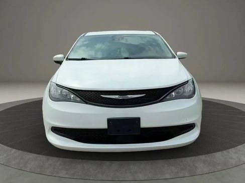 Used 2023 Chrysler Voyager LX FWD image 2