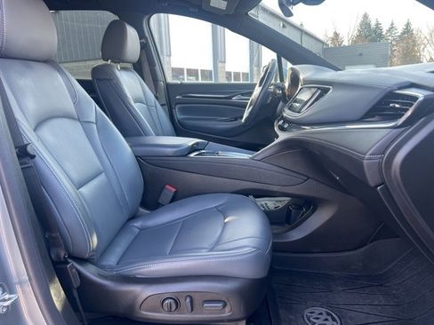 Used 2023 Buick Enclave Essence image 11