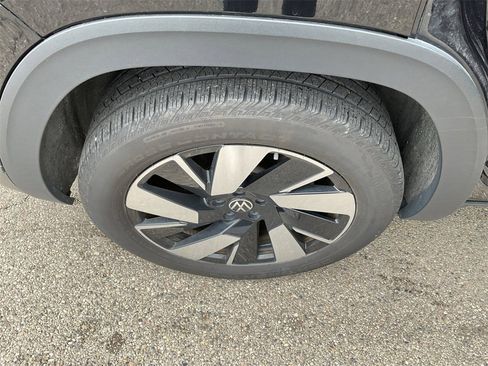 Used 2024 Volkswagen Atlas Cross Sport SE image 19