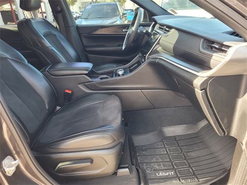 Certified 2024 Jeep Grand Cherokee L Altitude image 15