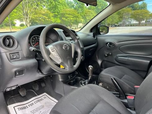 Used 2019 Nissan Versa S FWD image 10