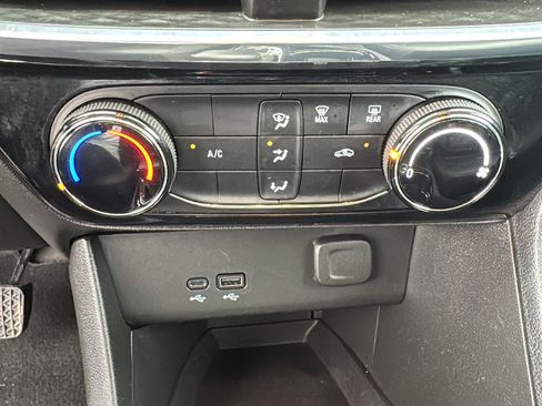 Used 2024 Buick Encore GX Sport Touring image 19