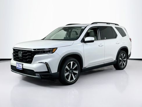 Used 2023 Honda Pilot Touring image 1