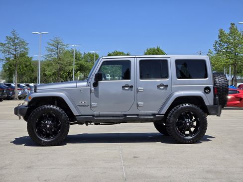 Used 2016 Jeep Wrangler Unlimited Sahara w/ Connectivity Group image 3