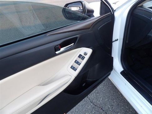 Used 2021 Toyota Avalon XLE w/ Moonroof Package image 31